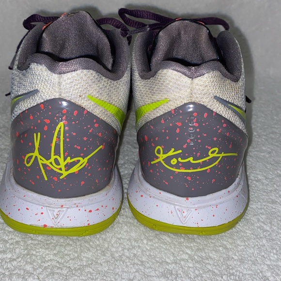 NIKE KYRIE IRVING 5 GS ‘MAMBA MENTALITY’  SZ: 4.5 AQ2456-102  basketball - Picture 4 of 7